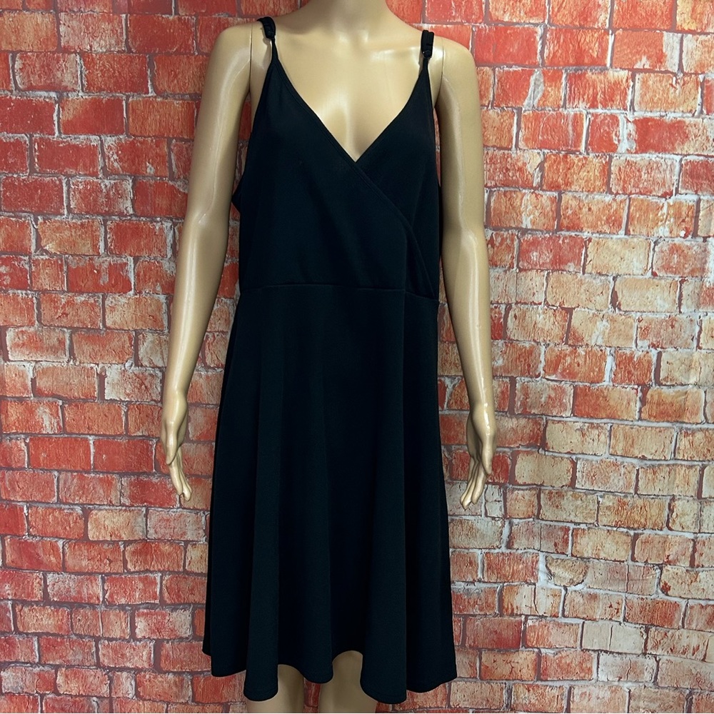 SHEIN Plus Size Black V-Neck Spaghetti Strap Dress‎
